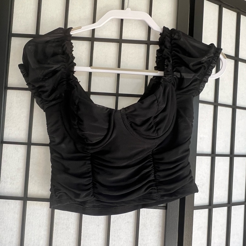 Black dainty sleeves ruffle top.